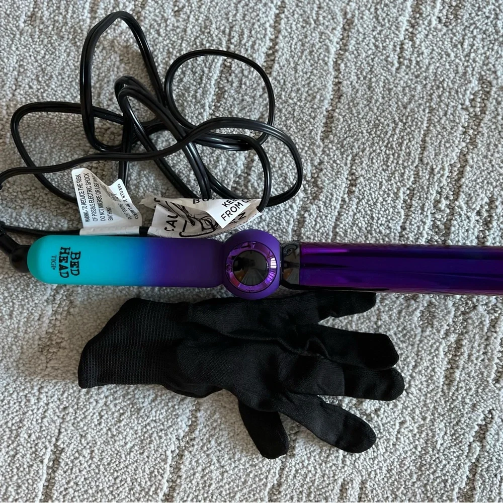 New Curling wand and glove- tried it once - Picture 1 of 4